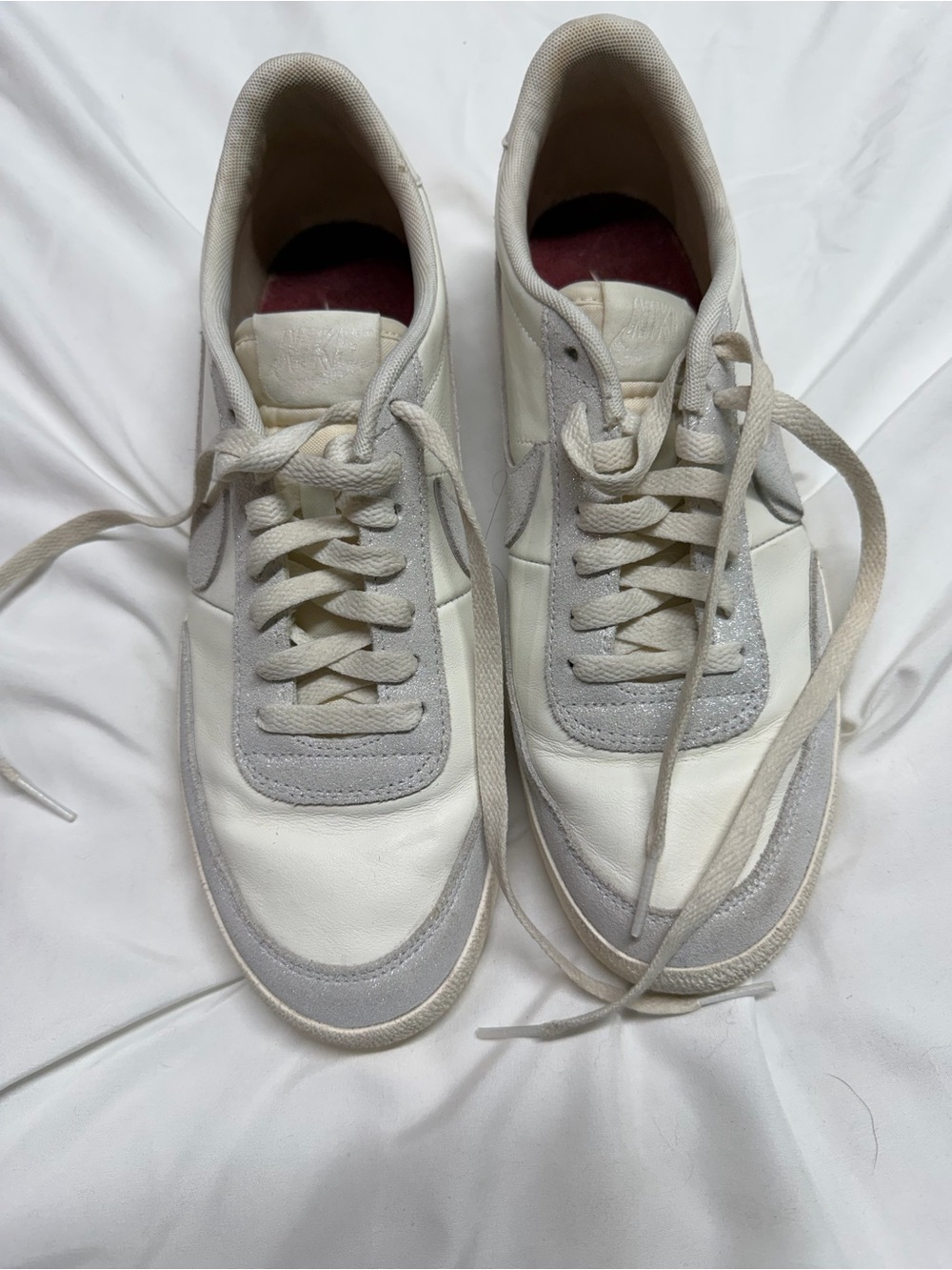 Women’s N!ke dunks in white and silver glitter size 10.5